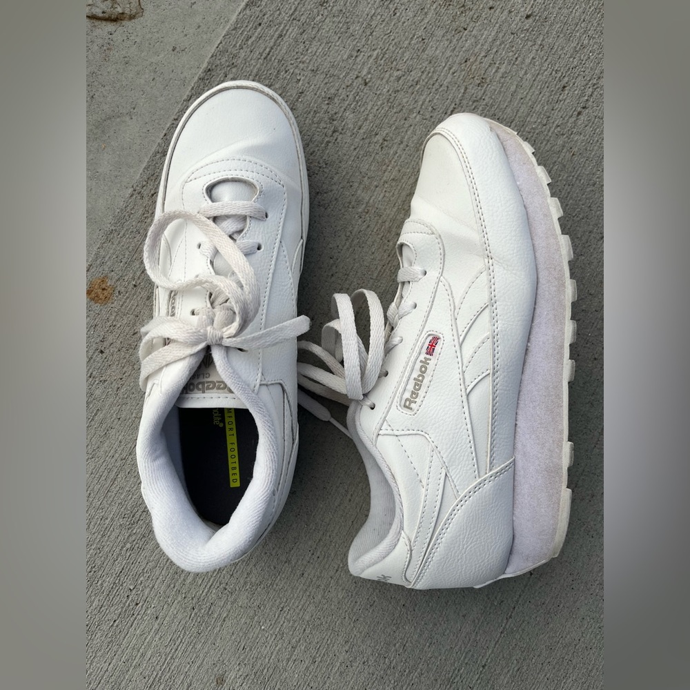 EUC Reebok Sneakers